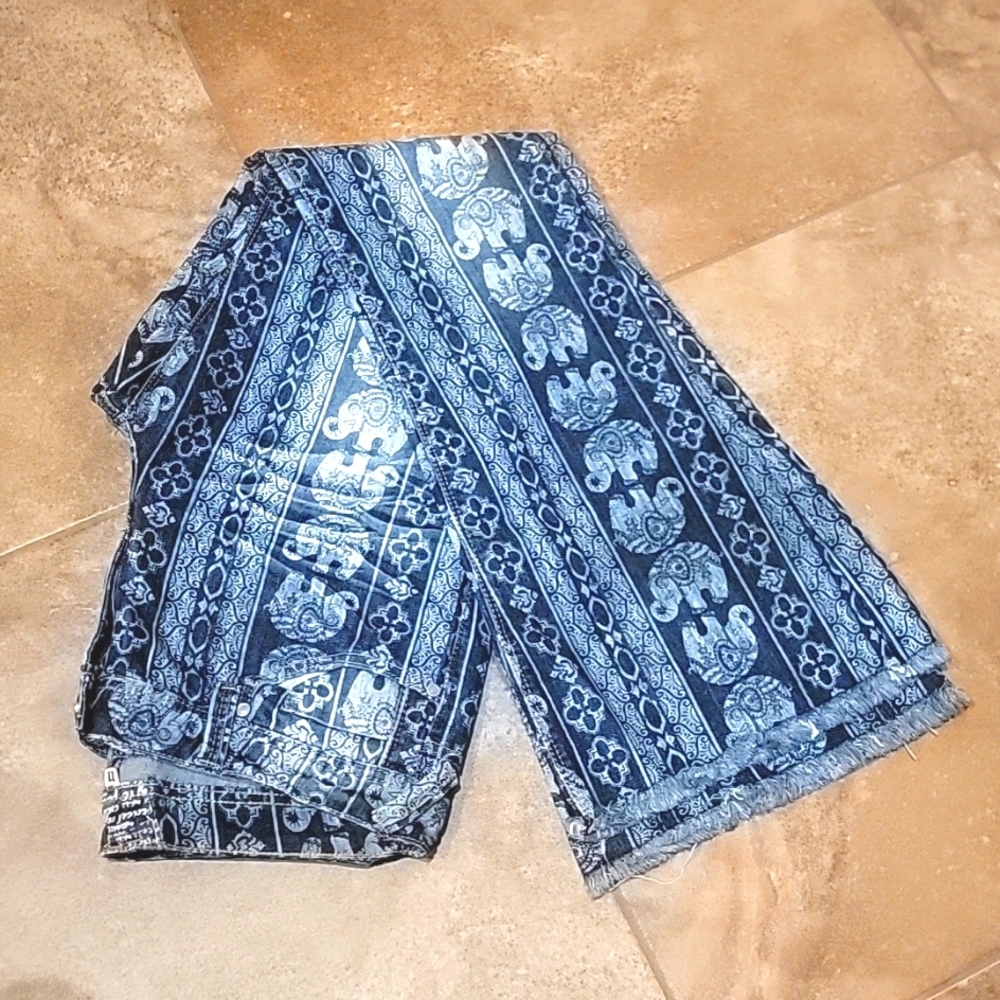 Elephant Printed Flare Denim Jeans - Picture 5 of 9